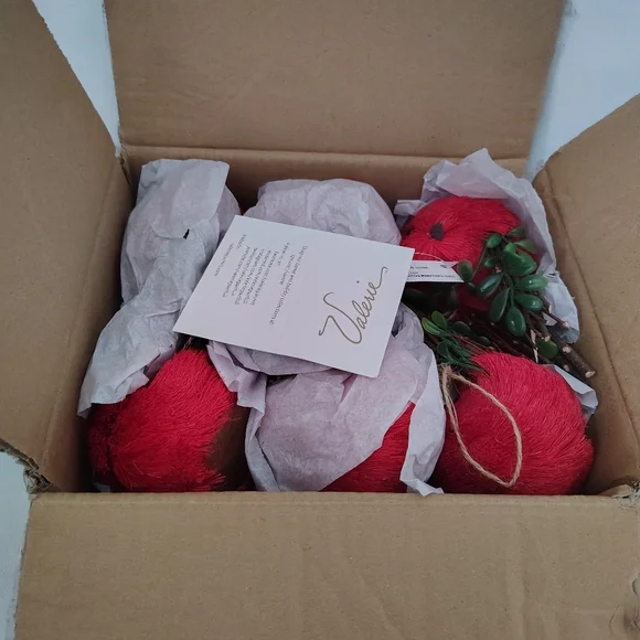 🎄6 Red Bird Ornaments with Green Accents - Picture 4 of 5